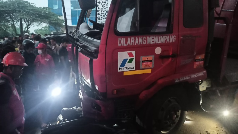 Kecelakaan Beruntun Truk Pertamina, Muncul Petisi Tutup Traffic Light di Jalan Transyogi
