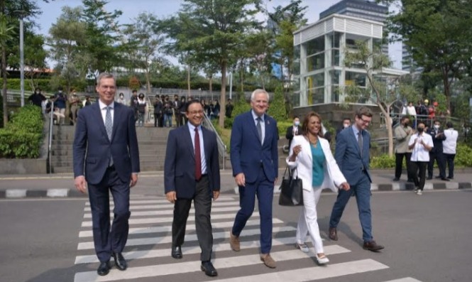 Anies Izinkan Remaja SCBD Gelar Citayam Fashion Week di Zebra Cross Dukuh Atas