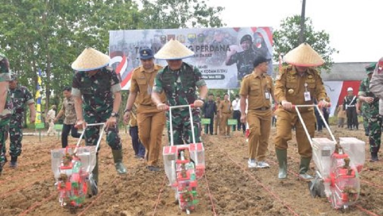 Dukung Program Pemerintah, Jenderal Dudung Resmikan Lahan Ketahanan Pangan di Jambi
