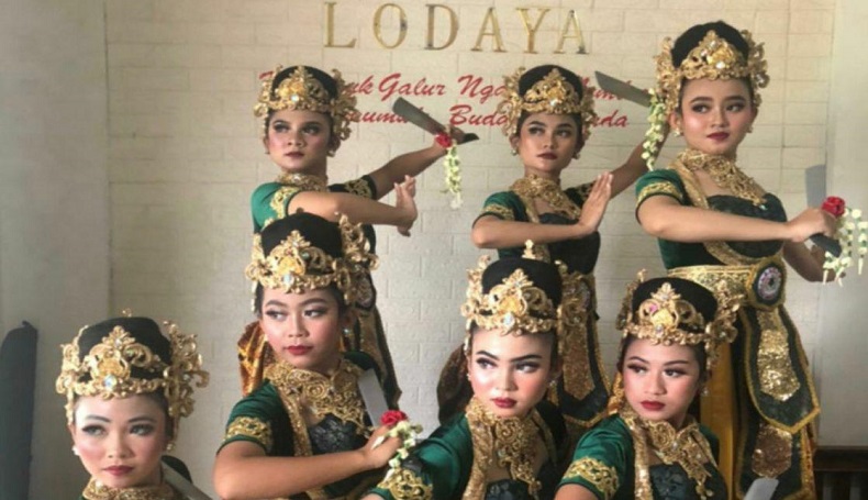 Tarian Bedog Lubuk Khas Karawang Ikut Event Internasional di Kutai Kartanegara