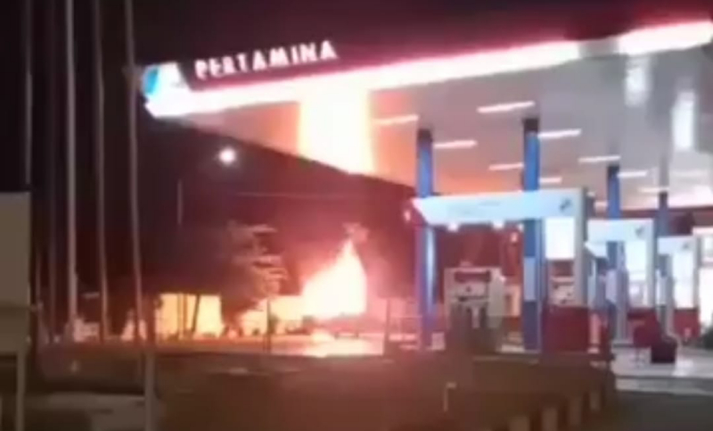 Mobil Pikap di Lamongan Ludes Terbakar Usai Isi BBM di SPBU