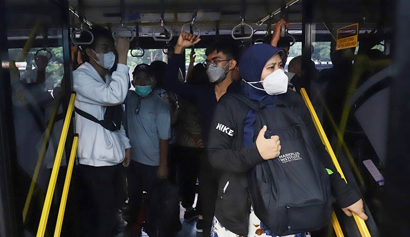 Penumpang Transjakarta Boleh Buka Puasa di Bus dan Halte, Cek Ketentuannya