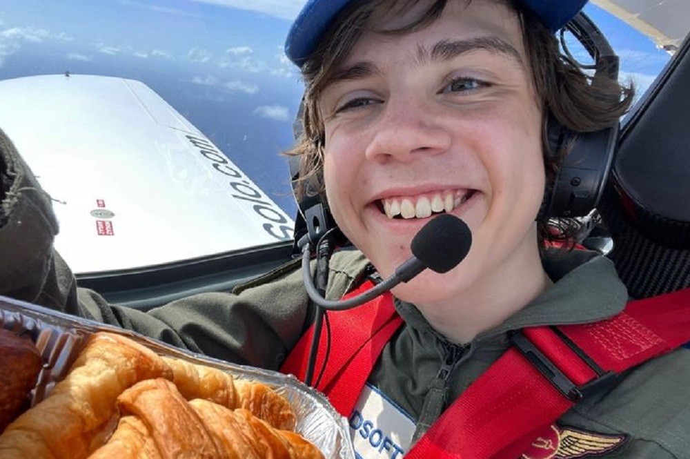 Lupakan Sanksi Barat, Rusia Izinkan Pilot Muda Belgia Ini Terbang di Wilayahnya