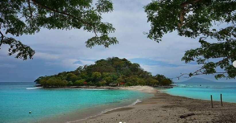 Pesona Pulau Mengkudu di Lampung Selatan yang Eksotis, Ada Pasir Timbul Mirip Tanah Lot Bali