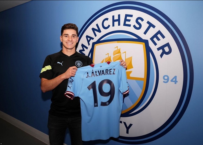 Pep Guardiola Terpesona Lihat Debut Julian Alvarez: Striker Luar Biasa!