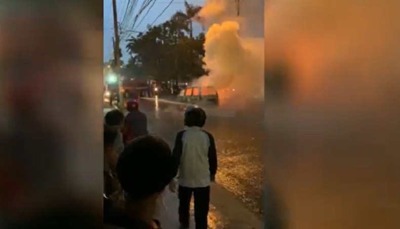 Minibus Terbakar Usai Isi BBM di SPBU Jamin Ginting Medan, Pengemudi Selamat
