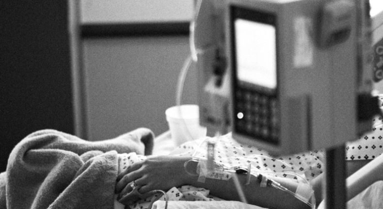 Viral, Perempuan Ini Kejang-Kejang hingga Dilarikan ke RS gegara Didesak Menikah Ibunya