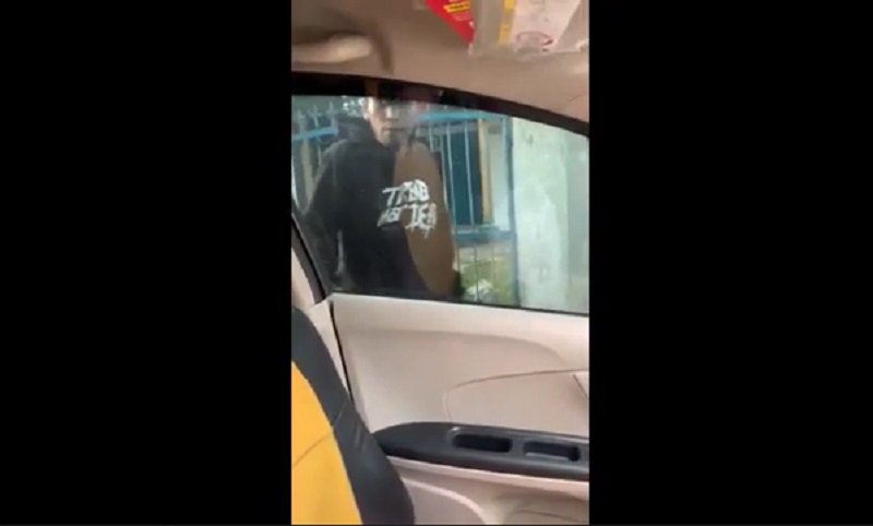 Viral Pemuda di Malang Ngamuk Gebrak Mobil hingga Bikin 2 Bocah Menangis Ketakutan