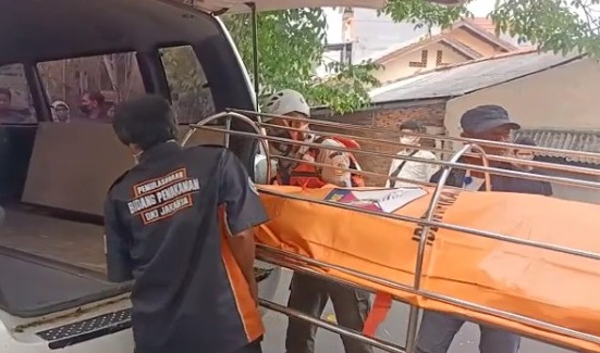 Mayat Pria Tanpa Identitas Ditemukan Tersangkut di Kali Sunter Koja