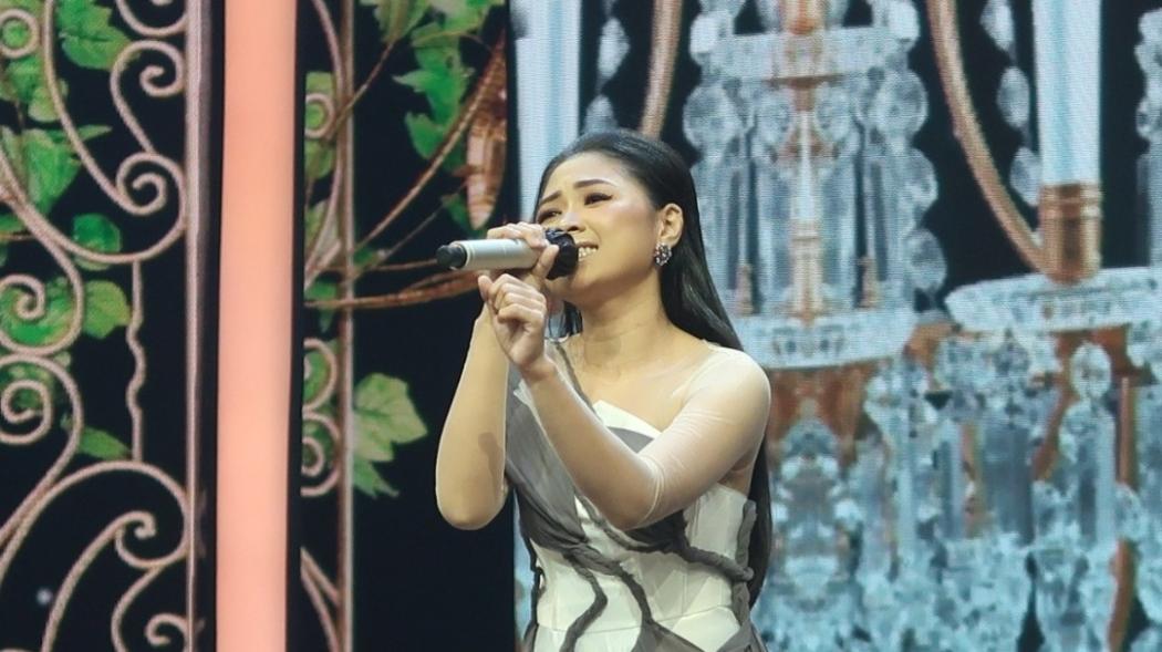 Dapat Standing Ovation dari Master Igun, Ayu Mendapat Kejutan di Rising Star Dangdut