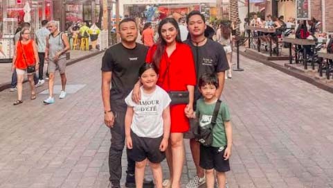 Liburan di Amerika, Ashanty Curhat Cuaca Panas: Kayak Dioven