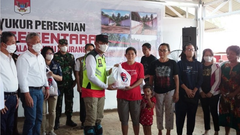 Giliran Kemenkumham Sulut Serahkan Bantuan Sosial bagi Korban Abrasi Pantai Amurang
