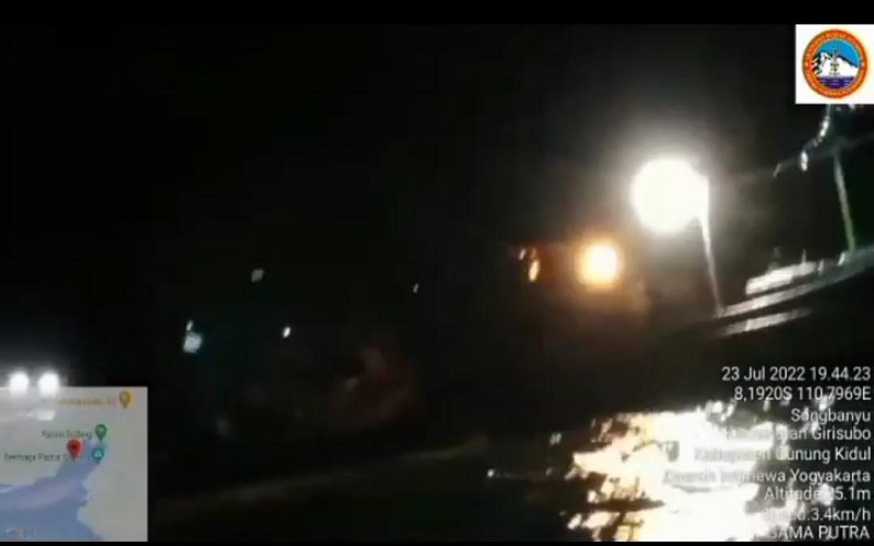 Mati Mesin, Kapal Pengangkut Es Batu Kandas di Laut Lepas Pantai Sadeng Gunungkidul