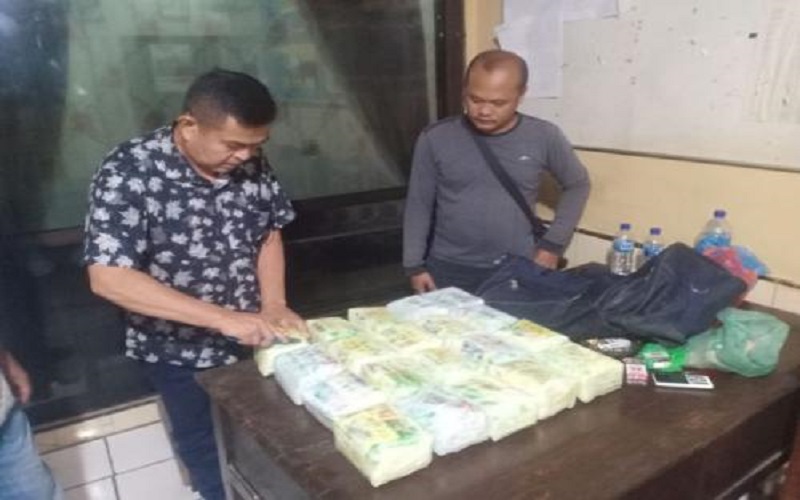 Nelayan Temukan Tas Tak Bertuan Isi 20 Kg Sabu di Perairan Merdeka, sempat Dibawa ke Kebun