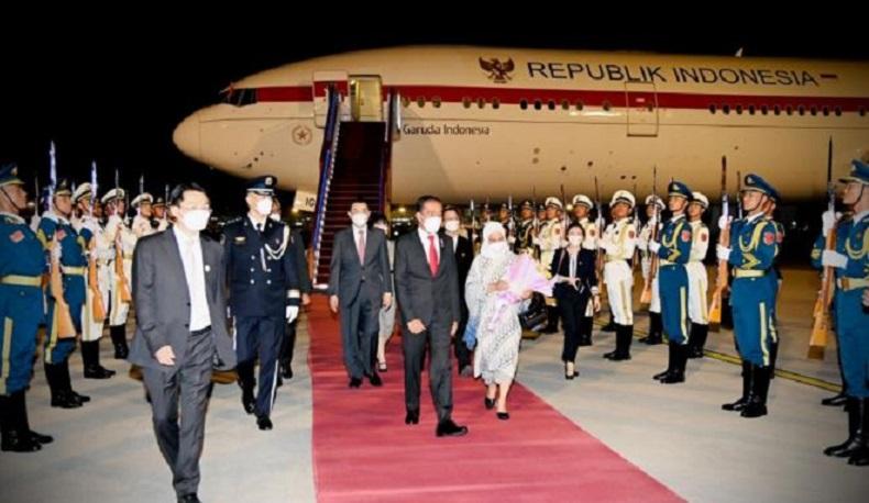 Presiden Jokowi dan Rombongan Tiba di Beijing Malam Ini