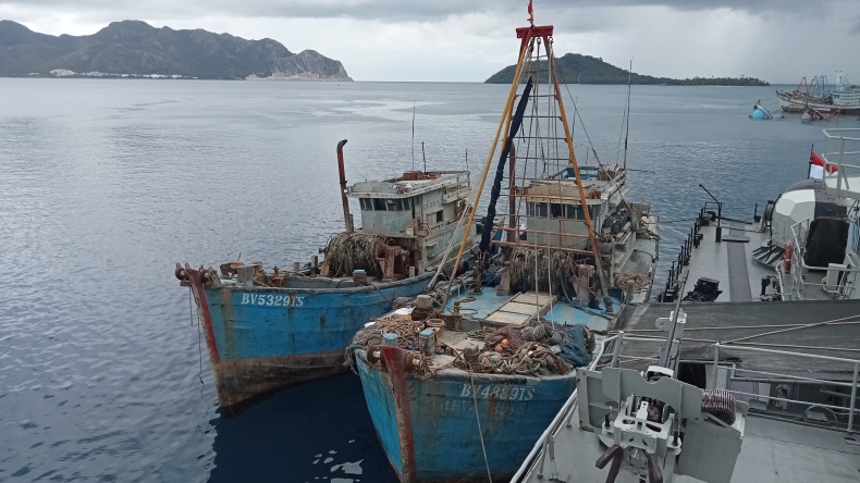 TNI AL Tangkap 2 Kapal Vietnam di Laut Natuna Utara, 16 ABK dan 10 Ton Ikan Diamankan