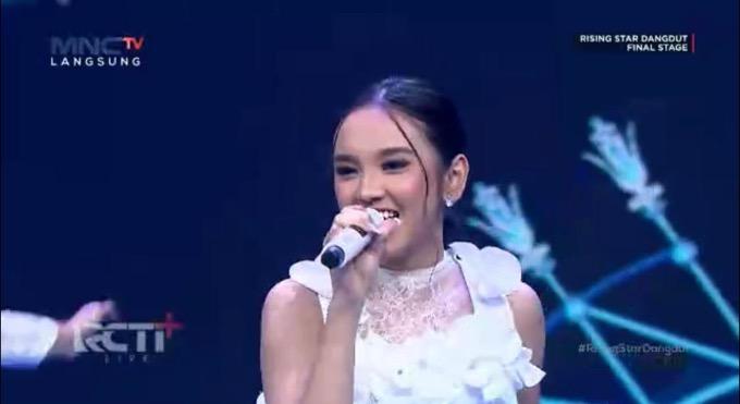 Jadi Bintang Tamu di Panggung Rising Star Dangdut, Lyodra Nyanyikan Lagu Koplo