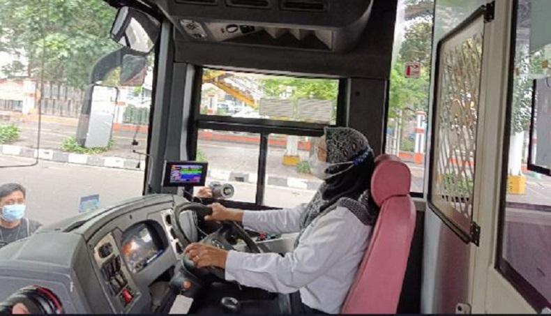 Cerita Sopir Bus Pink Transjakarta Waswas Bawa Penumpang Campur Perempuan dan Pria
