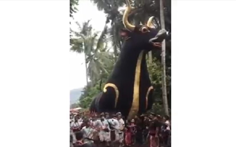Viral Lembu Ngaben Raksasa di Karangasem, Tinggi 10 Meter Bisa Simpan Ratusan Jenazah 