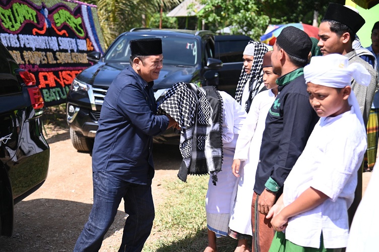 Wali Kota Irsan Hadiri Kelulusan dan Harlah Ponpes Al-Shoulatiyah