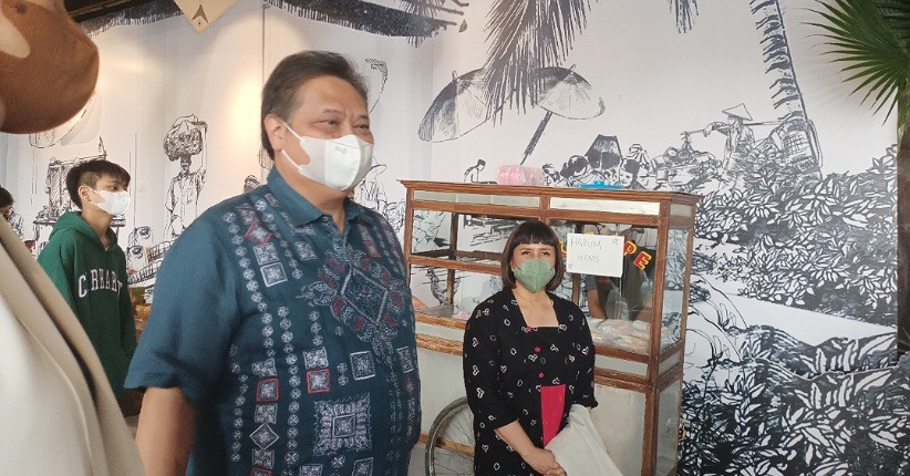 Hadir di Pameran Jagantara, Airlangga Hartarto Ketagihan Kue Pancong dan Gudeg