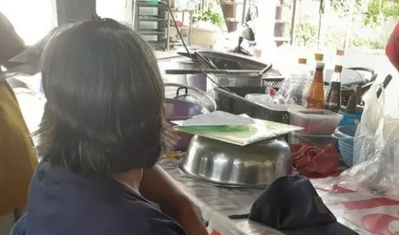 Perempuan Ini Dilempar Durian gegara Tak Bisa Bayar Utang Rp8 Juta yang Berbunga Jadi Rp286 Juta