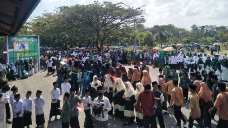Sambut Tahun Baru Islam, Ribuan Santri di Lombok Tengah Pawai Ta'aruf