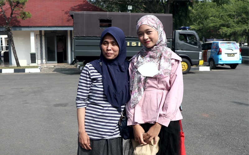 Demi Audisi KDI Indramayu, Remaja Ini Ditemani Sang Ibu dari Purbalingga Istirahat di Musala