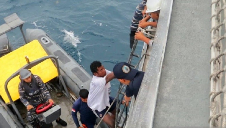 3 KRI Selamatkan ABK Tenggelam di Perairan Bangka saat Latgabma Super Garuda Shield
