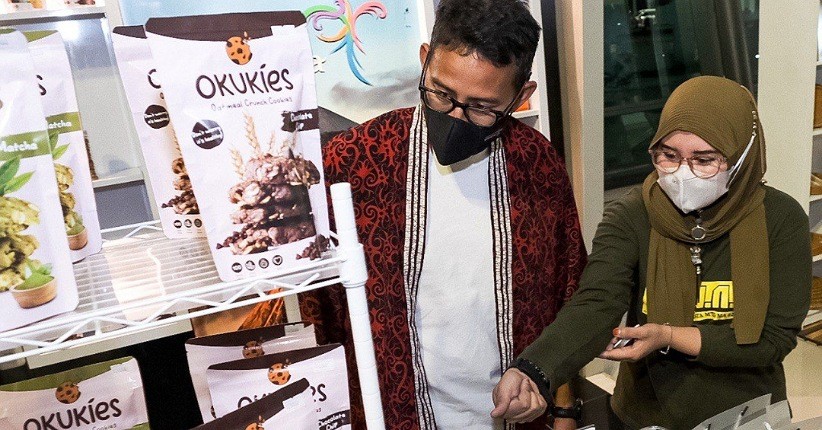 Semarakkan ASEAN Para Games 2022, Sandiaga Uno Hadirkan Fesyen hingga Jam Tangan Kayu di Bandara Soetta