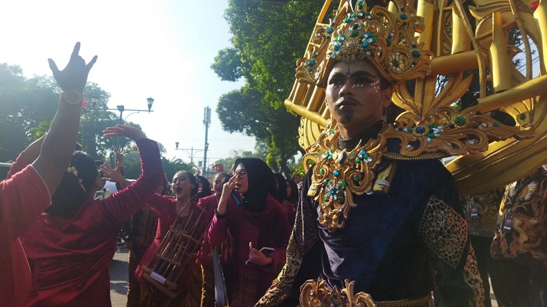 Pendaftaran Peserta Pemilu 2024 Dibuka, PKP dan PDIP Tiba di Kantor KPU