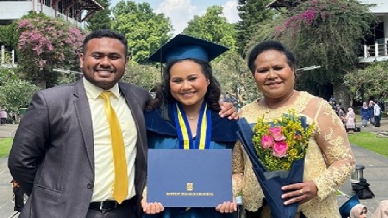 Jeane Wanggai, Mahasiswi asal Papua Ini Wisudawan Termuda ITB