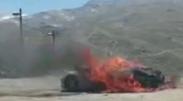 Prototipe Chevrolet Corvette E-Ray Terbakar saat Diuji Jalan di Cuaca Panas