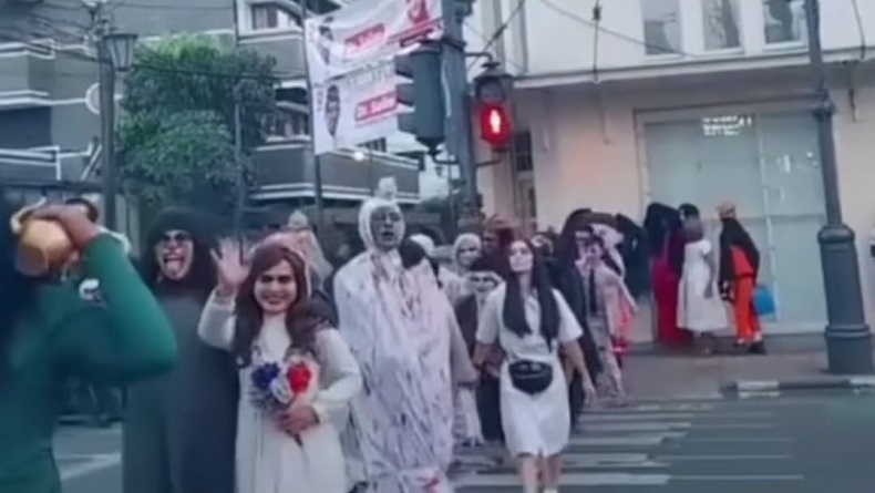 Ridwan Kamil Ajak Para Hantu Bandung Gelar Alam Kubur Fashion Week