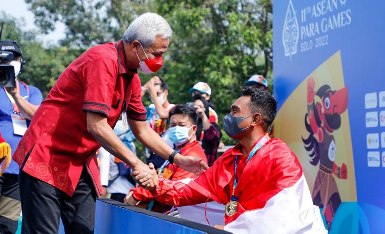 Ganjar Dukung Langsung Atlet Para Swimming APG 2022: Semangatnya Luar Biasa