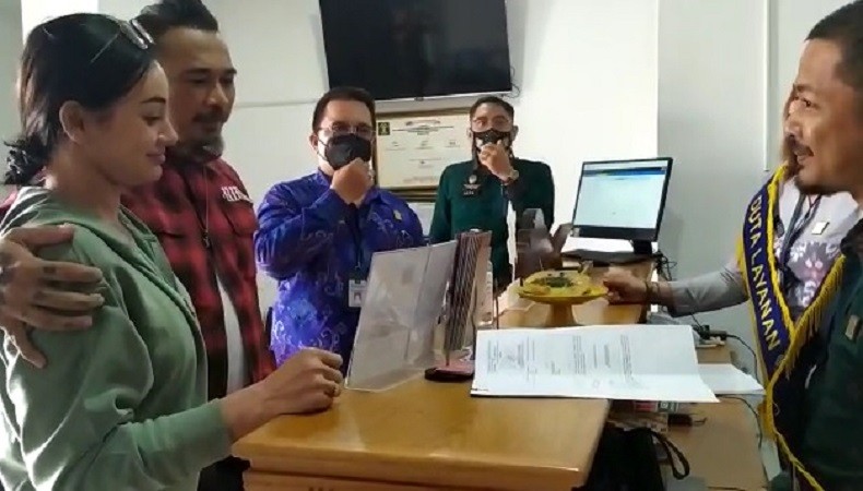Jerinx Bebas tapi Wajib Lapor Sebulan Sekali