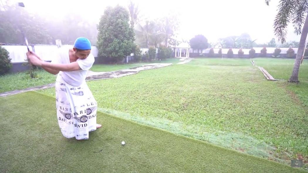 4 Artis Punya Lapangan Golf Pribadi, Nomor 3 Luas Rumahnya Bikin Takjub seperti Resort Bintang 5