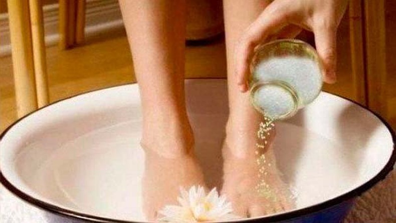  5 Cara Menghilangkan Kulit Belang di Kaki Secara Cepat dan Alami, Bahannya Gampang