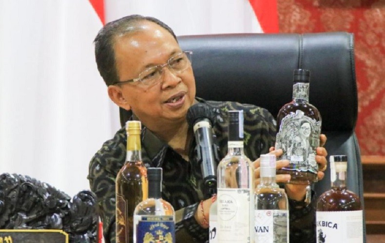 Wayan Koster Minta Kemasan Arak Pakai Aksara Bali Agar Naik Kelas 