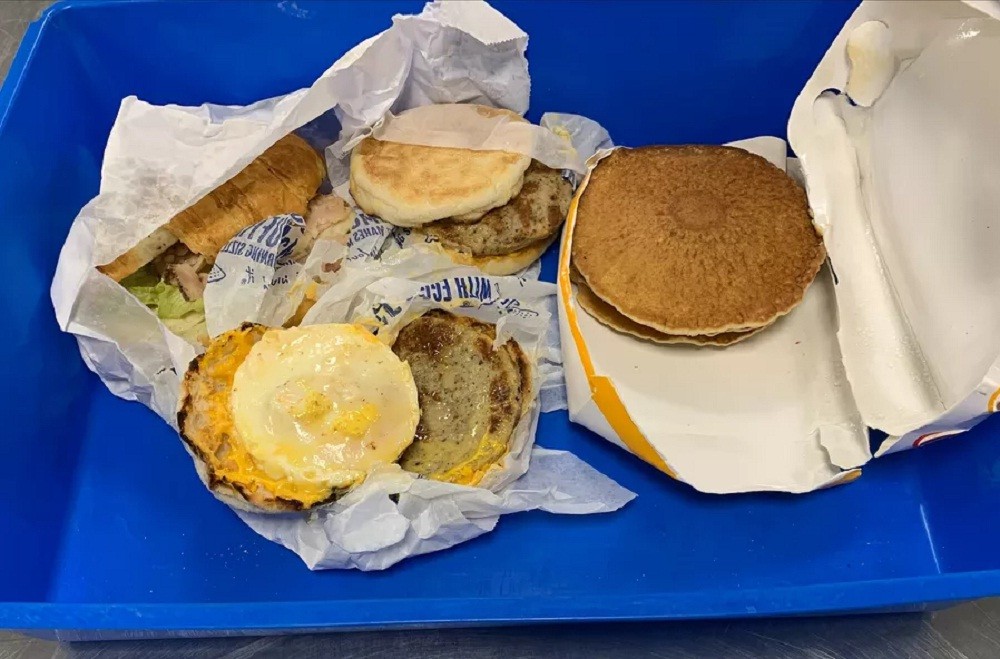 Turis Ini Didenda Rp27,5 Juta gara-gara Bawa Sandwich dari Bali