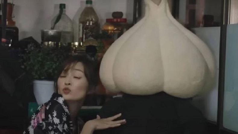 Iklan Bawang Putih Cabul dan Dikaitkan dengan Kelamin Pria Bikin Para Petani Ini Marah, kok Bisa?