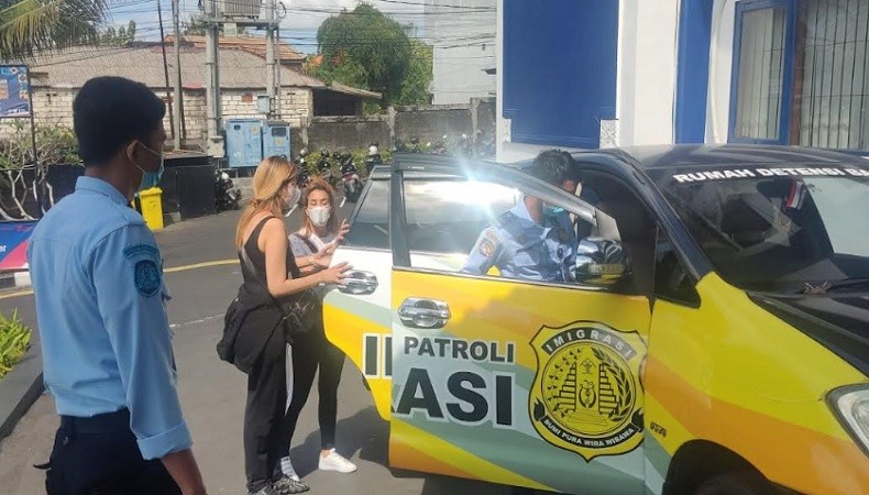 Kakak-Beradik Asal Maroko Dideportasi usai 866 Hari Overstay di Bali