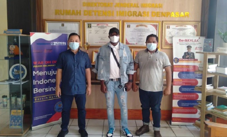 WNA Nigeria Diusir dari Bali, Overstay 927 Hari dan Terlibat Penipuan Online