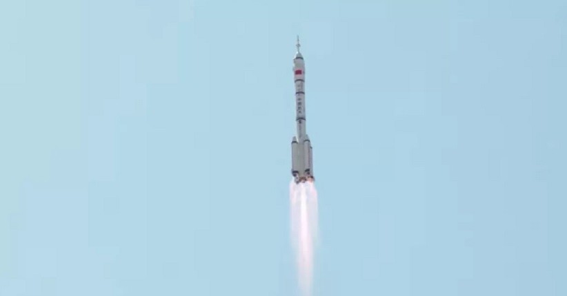 China Luncurkan Pesawat Luar Angkasa Uji Misterius ke Orbit Bumi