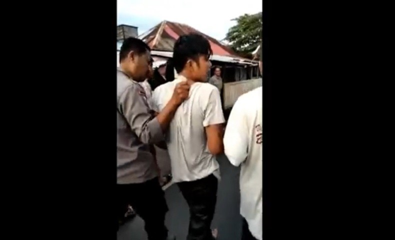 Kocak, Maling Motor Nyebur ke Laut Hindari Amukan Warga Sembunyi di Kapal Nelayan
