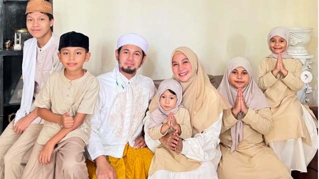 5 Artis Cantik Dinikahi Ustadz, Nomor 4 Paling Setia Sampai Maut Memisahkan