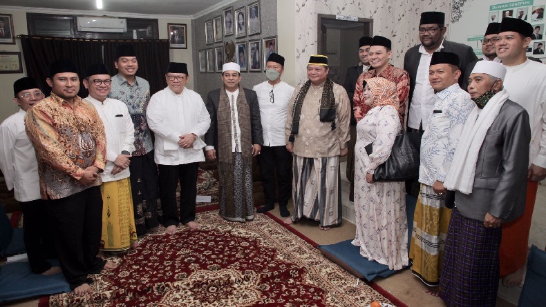 Airlangga Hadiri Haul Almarhumin Sesepuh Buntet Pesantren Cirebon, Dapat Doa Khusus dari Ulama