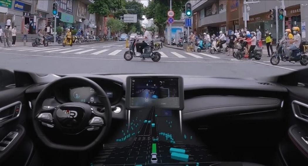 China Sukses Uji Coba Mobil Otonom di Jalanan Paling Semrawut 