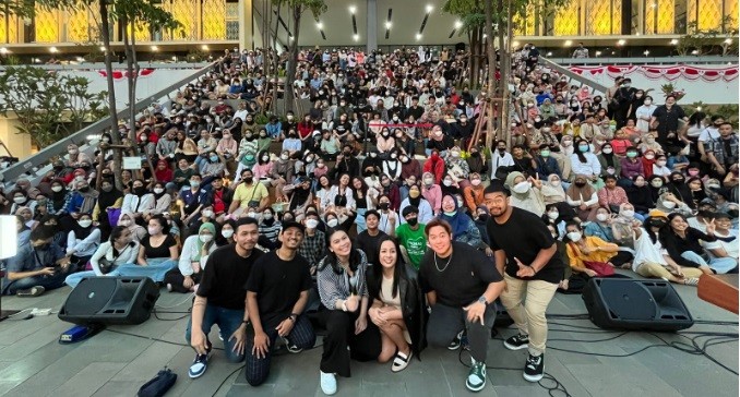 Angel Pieters Hadir Menemani Sore Vlisteneres di Vkustik Jalan Sore