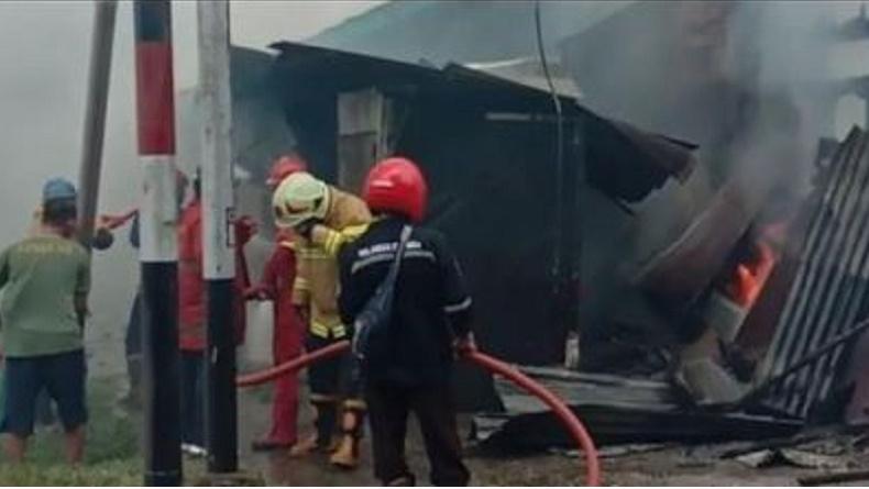 Kebakaran Rumah di Balikpapan, Seorang Warga Dilarikan ke Rumah Sakit